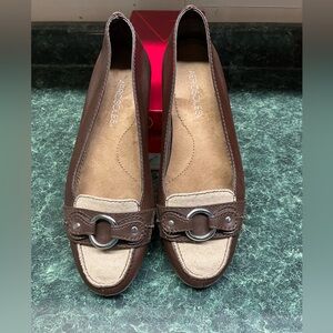 Aerosols Brown linen like and leather flat drivers